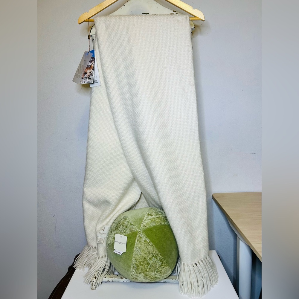 TEXTIALPACA Throw Blanket and Magaschoni Round Pillow
